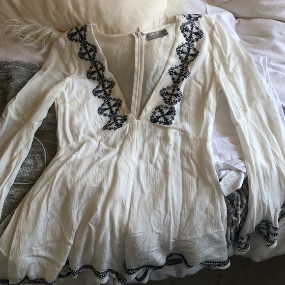 LF Plunge Bell Sleeve Romper - Picture 4 of 7